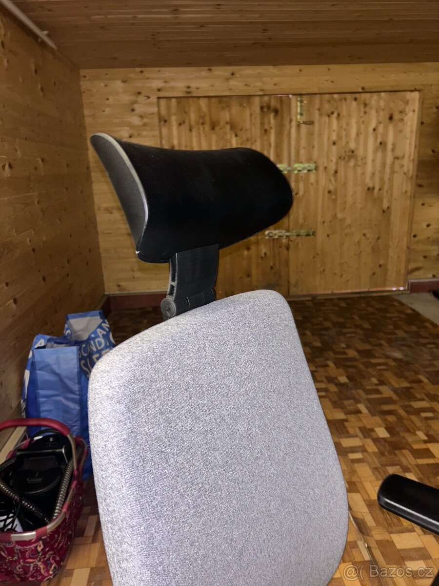 Šedá kancelářská židle - 3
