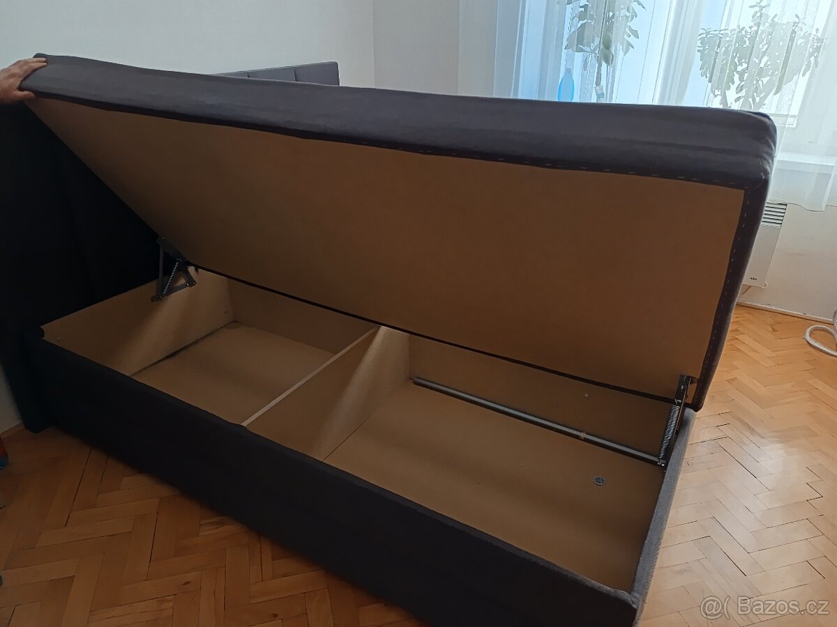 Čalouněná postel - 3