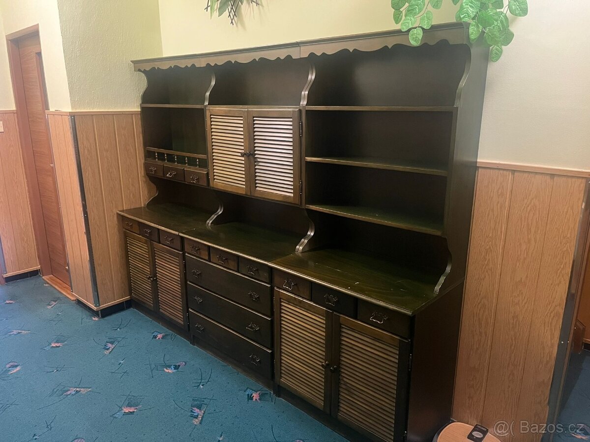 Starý nábytek-stěna, stůl+židle - 3