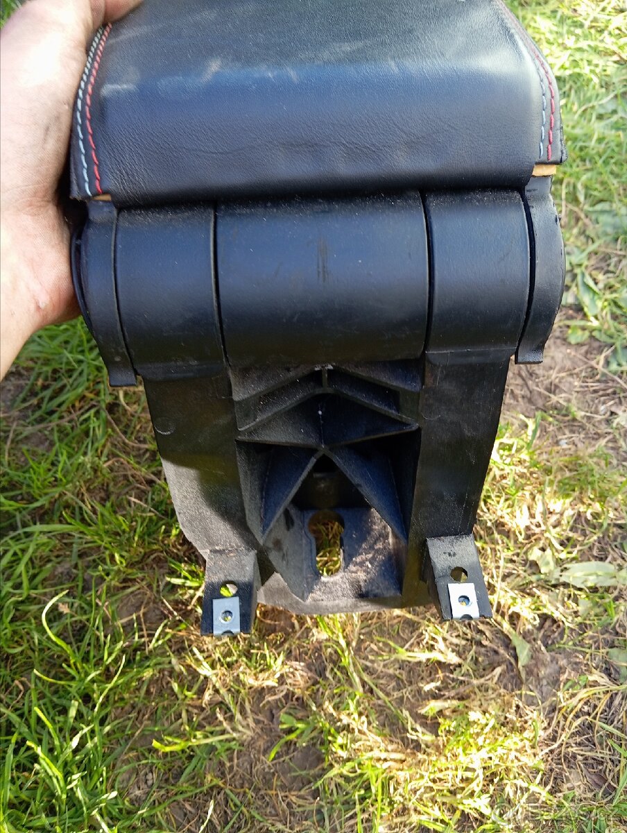 BMW E46 loketní opěrka - 3