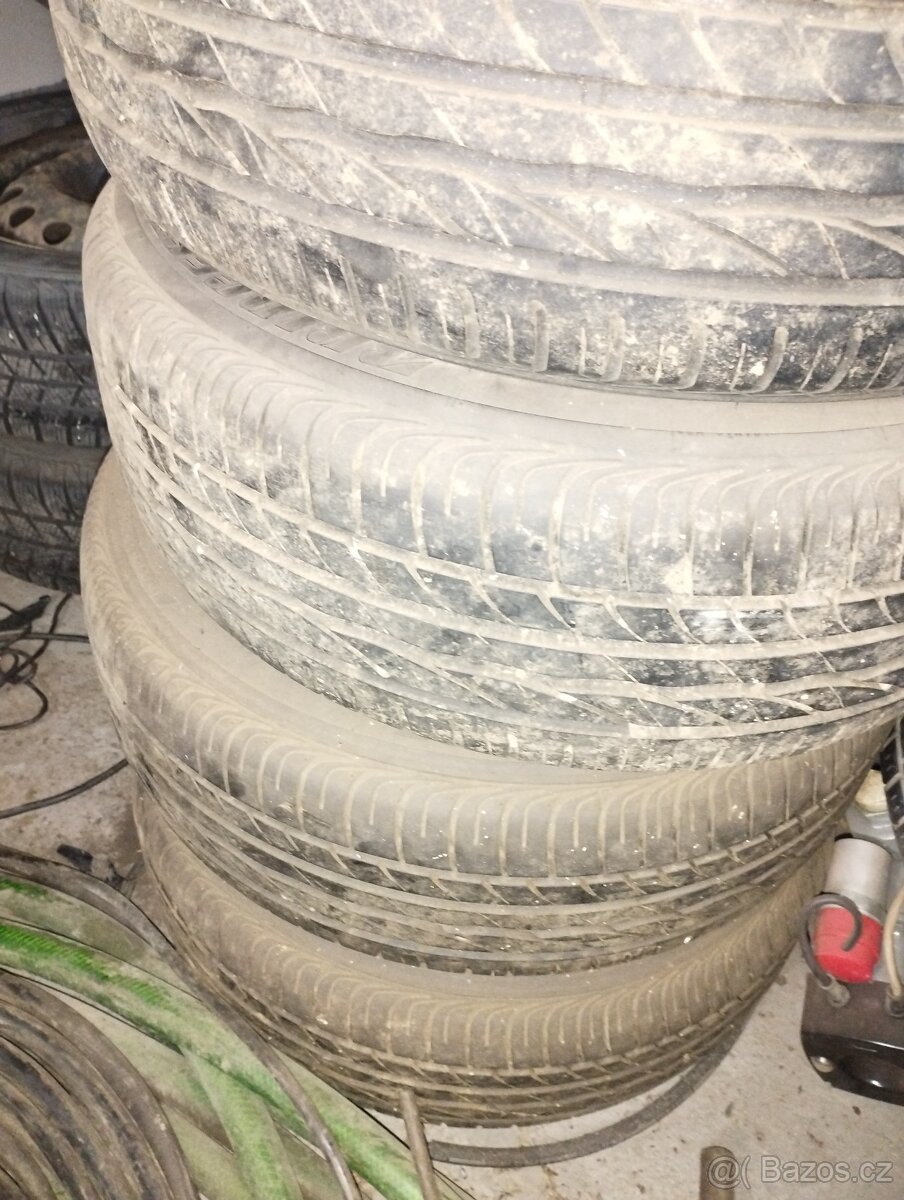 Pneu 195/60R15 - 3