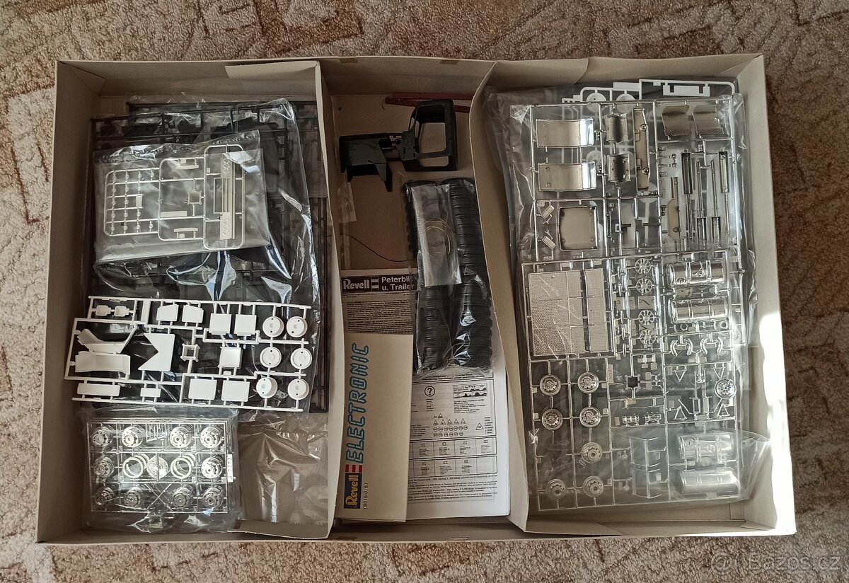 Peterbilt + Gravel trailer Revell - 3