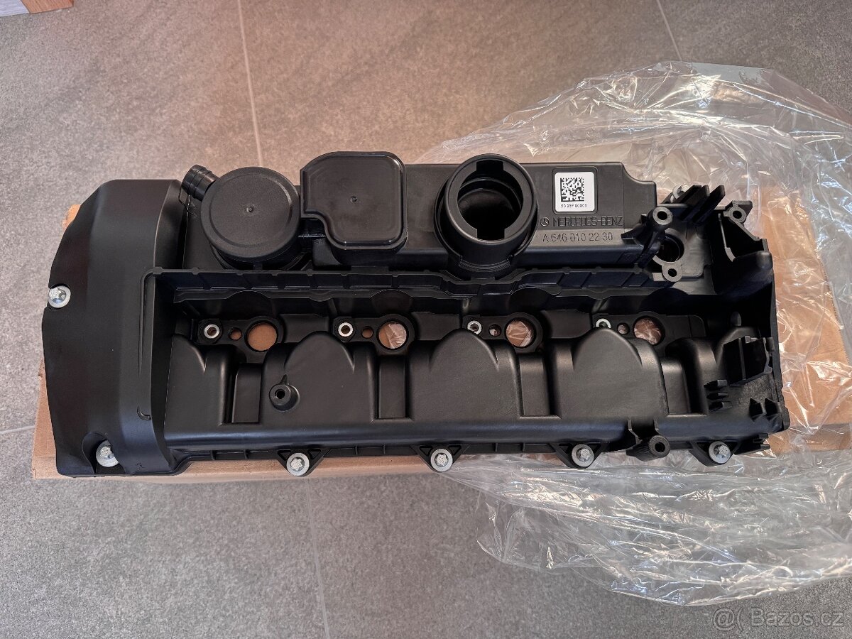 Mercedes Benz víko ventilů nové - 3