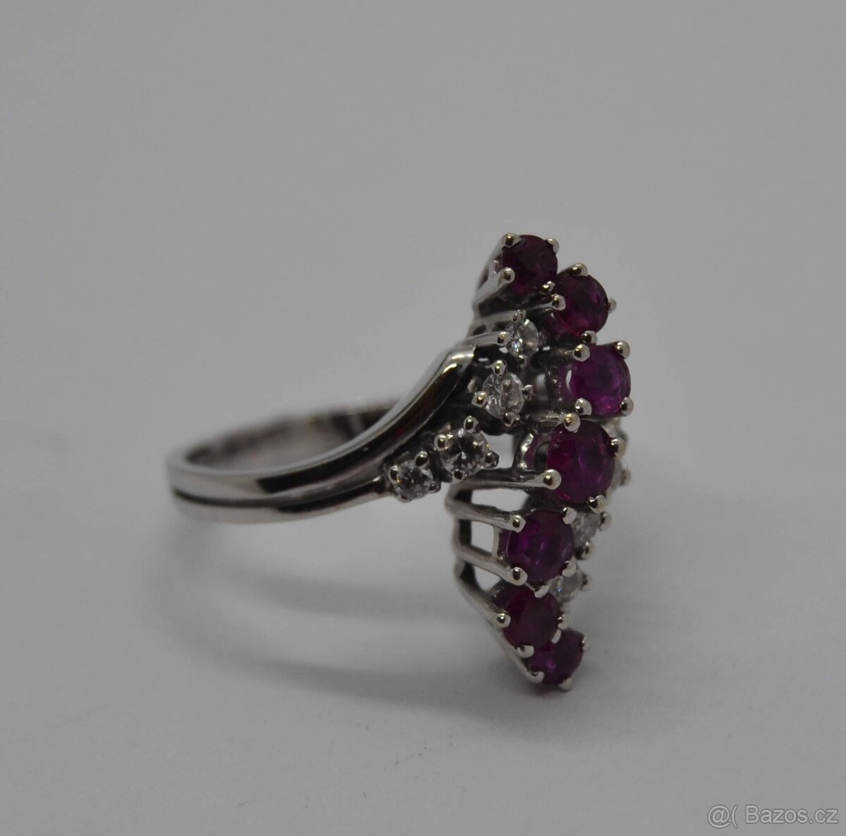 Zlatý prsten s rubíny a brilianty - 3