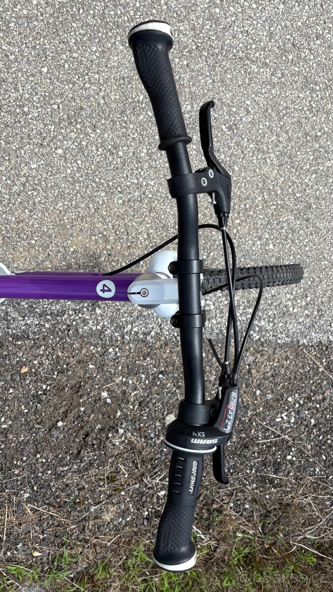 Woom 4 - kola 20", držák na lahev, přehazka 8st. - 3