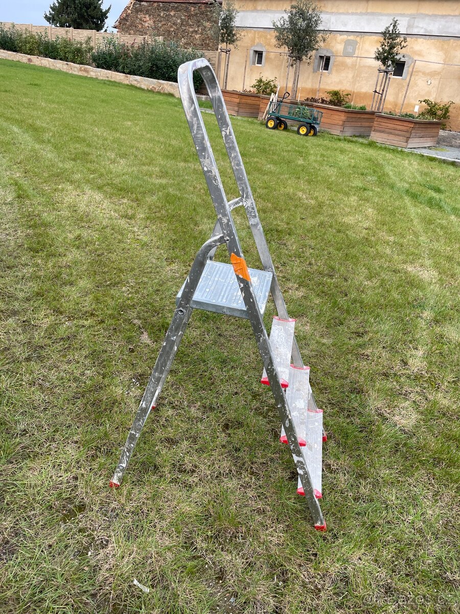 Hliníkové schůdky 4x1 - 3