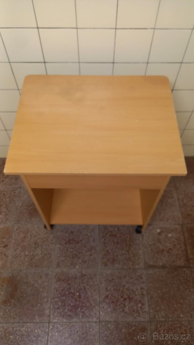 Počítačový stolek s kolečky - 3