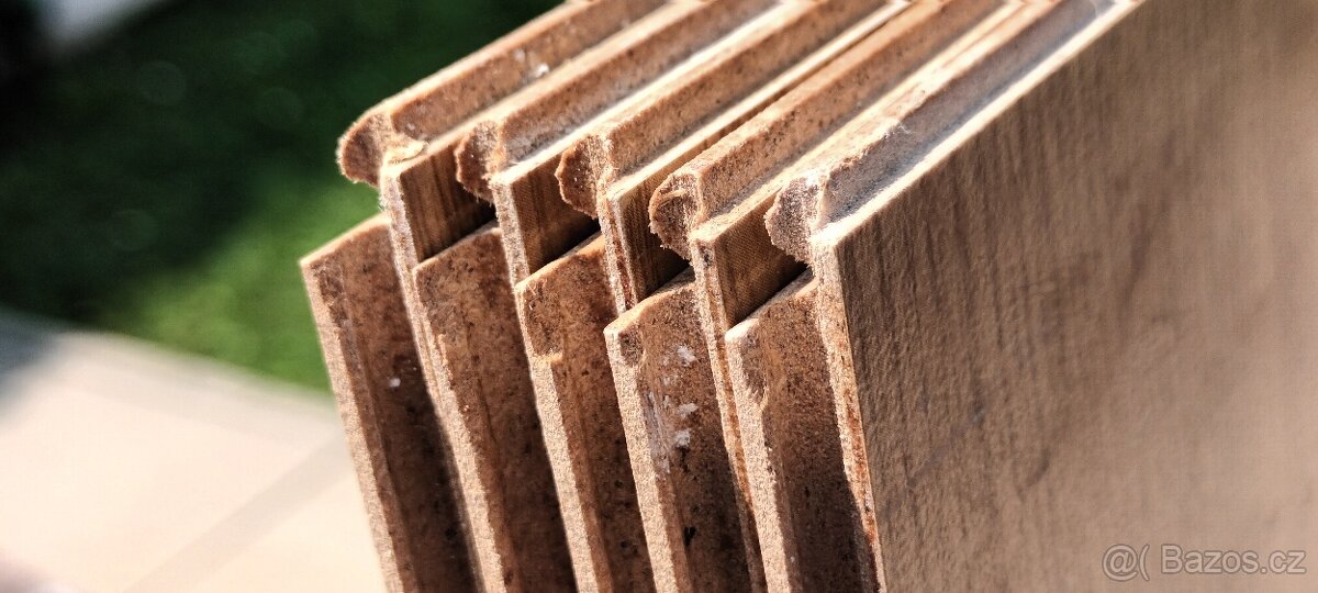 Prodej laminátové podlahy - barva světlý dub (přírodní) - 3