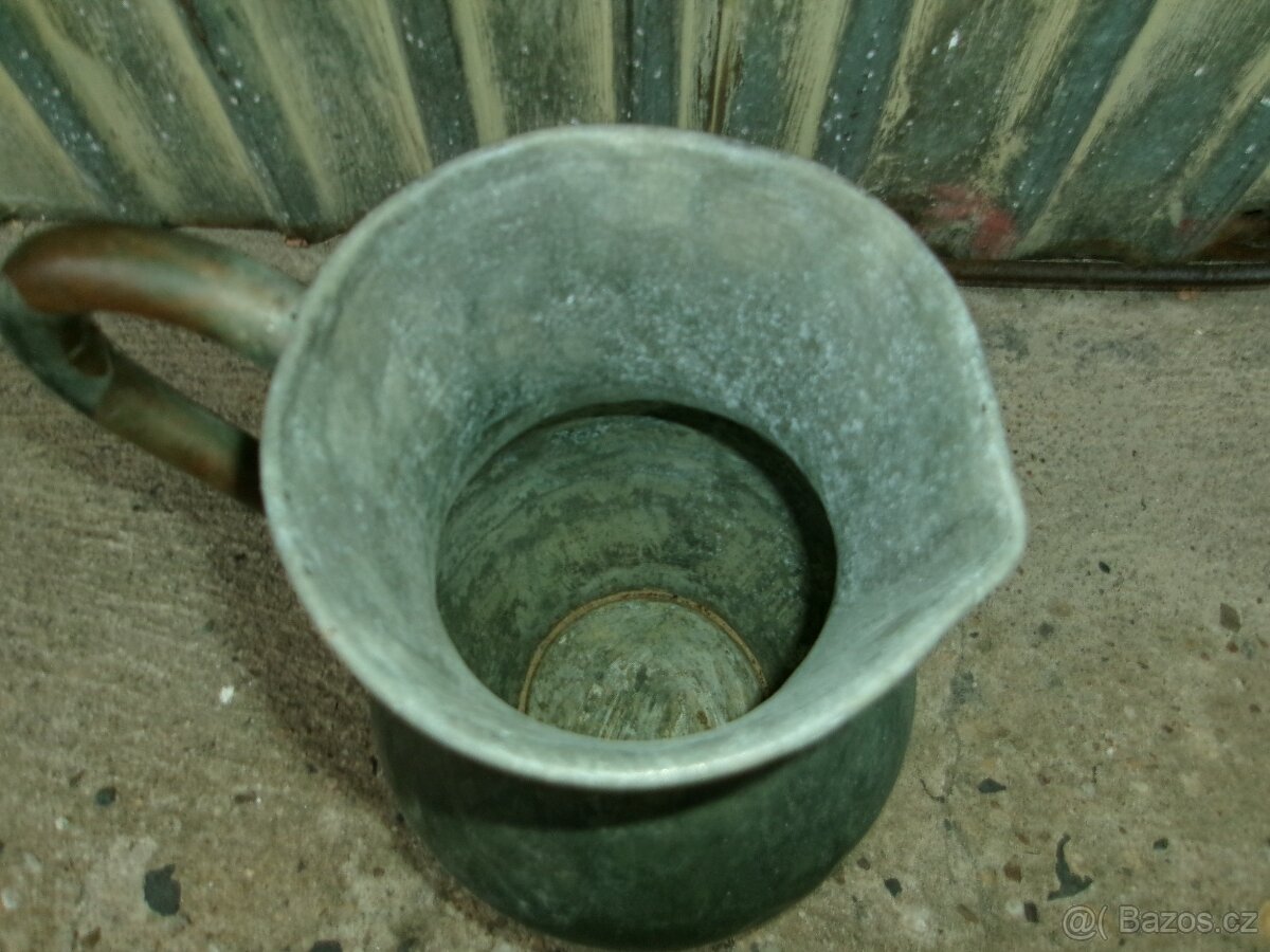 starý měděný džbán - 3