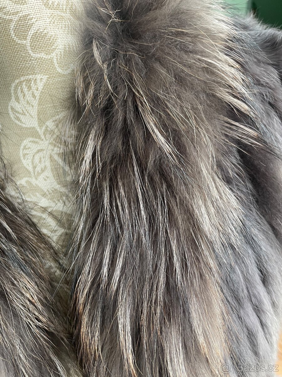 Krásná vesta z pravé kožešiny,vel.M - 3