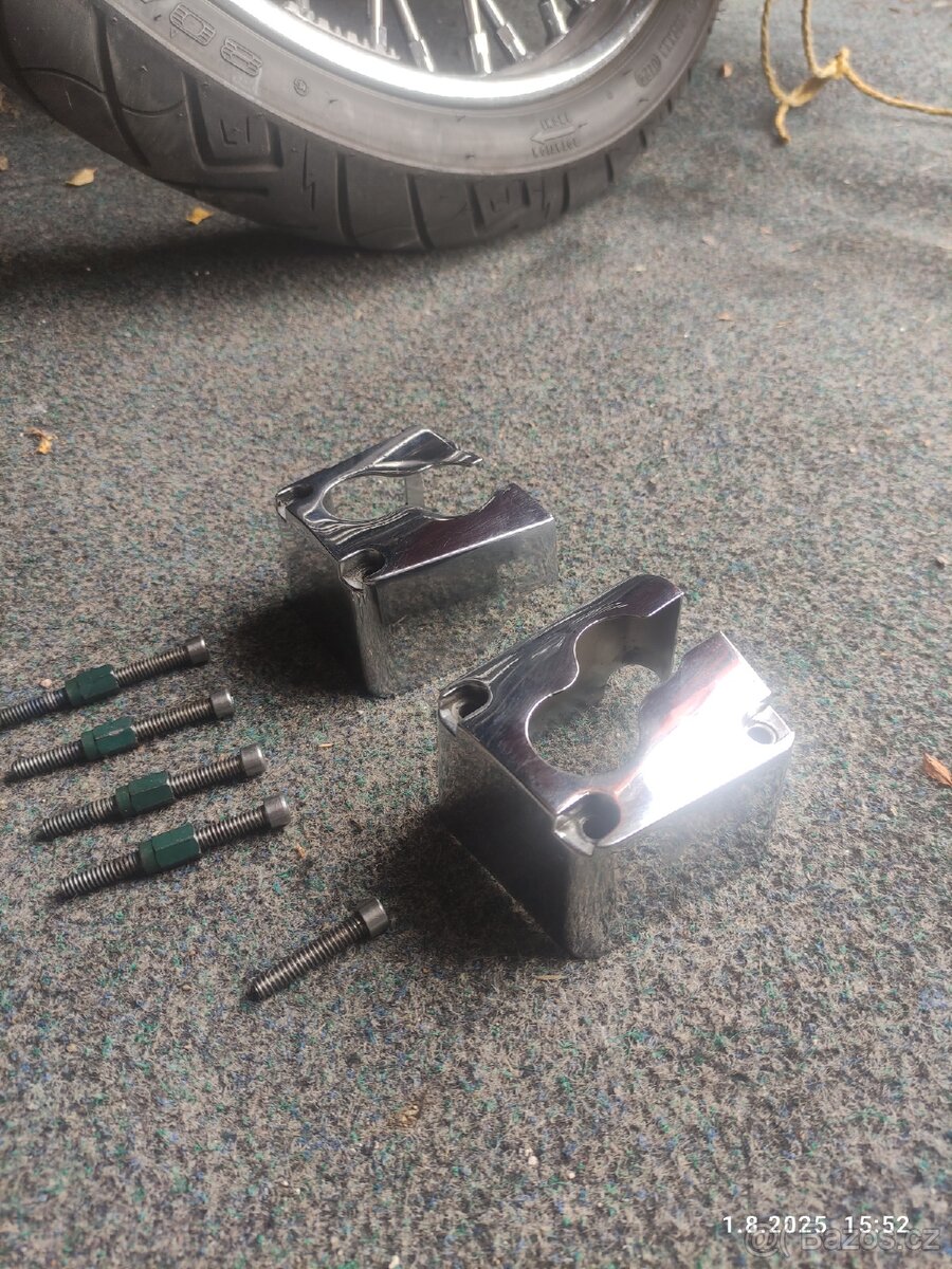 Kryty lifter boxu KuryAkyn Harley - 3