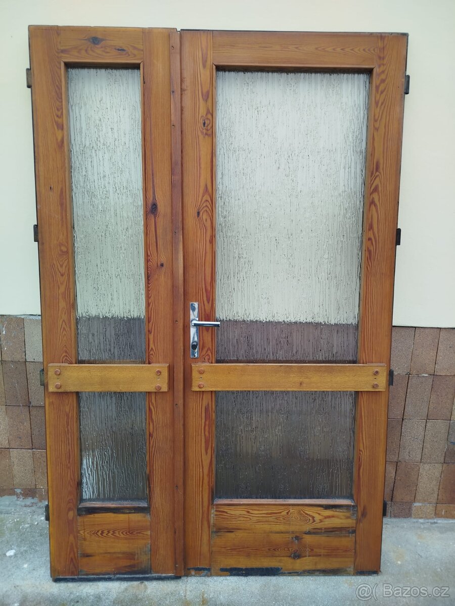 Dvoukřídlé dřevěné dveře s rámem – masiv, prosklené - 3