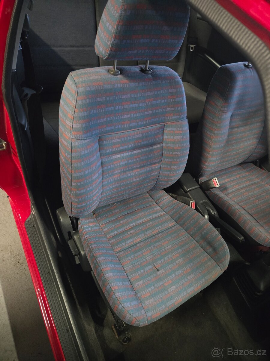 Interiér mazda 323 BG - 3