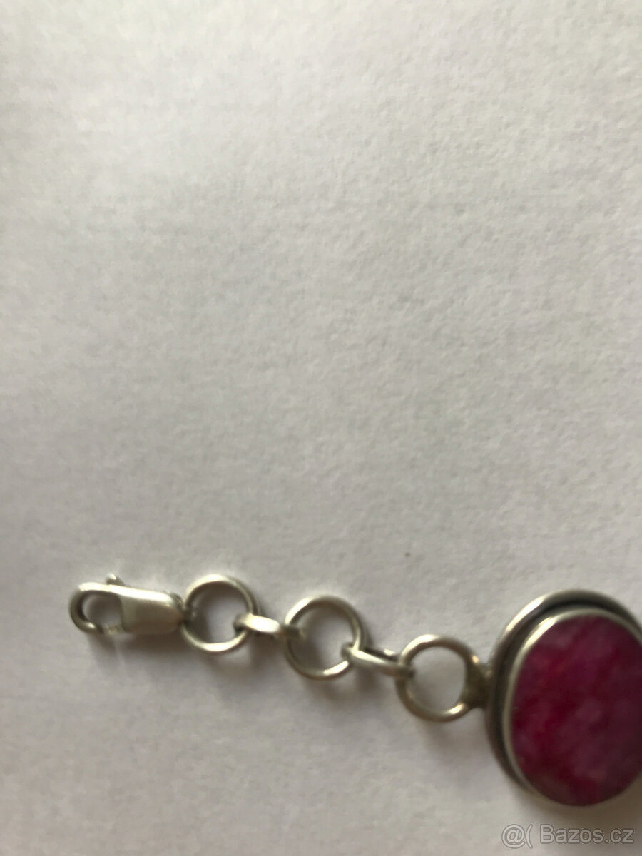 Stříbrný náramek s rubíny a perlami. - 3