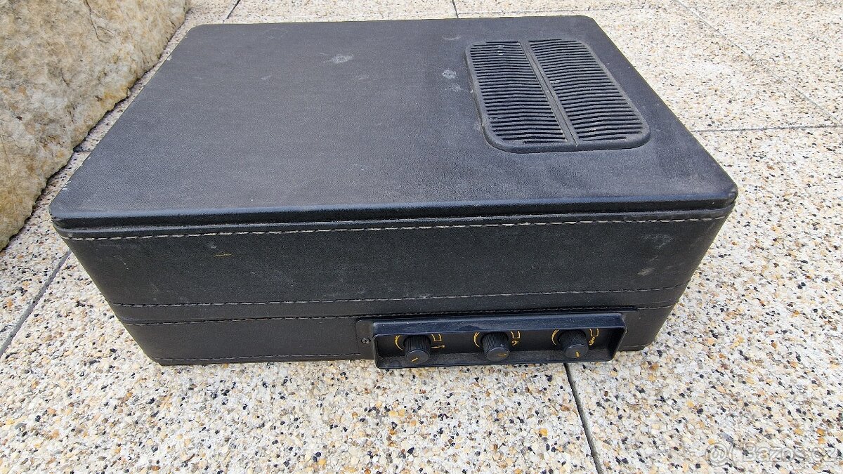 Starý kufříkový gramofon - 3