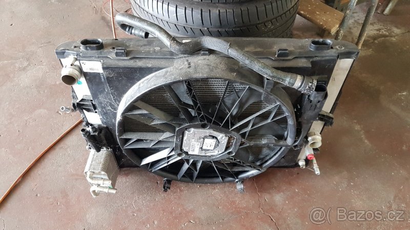 chladičová stěna BMW E61 525 i - 3