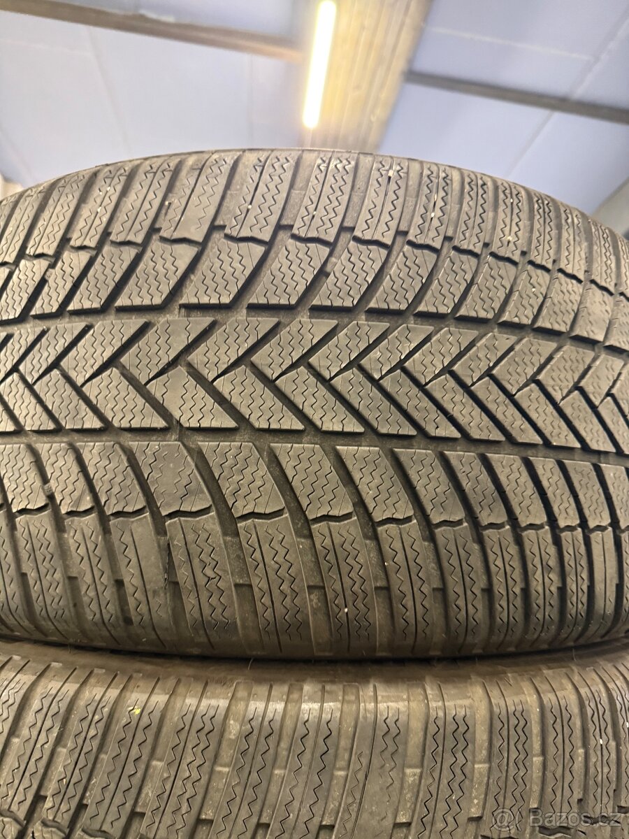 prodám zimní 315/40/21 Bridgestone dva kusy - 3
