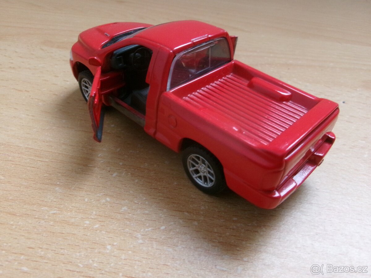 Dodge Ram SRT-10 model Maisto 1:47 - 3