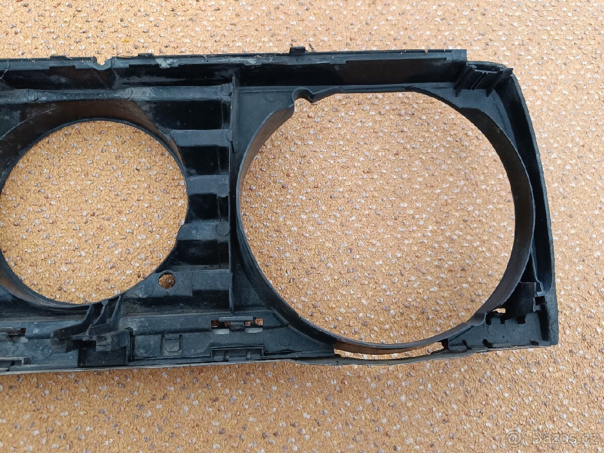 VW Golf mk2 - přední maska - 3