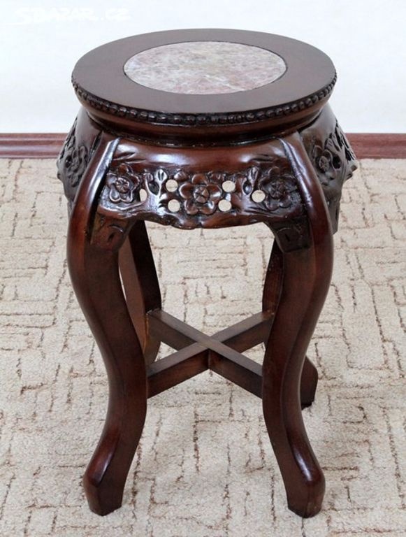 Masivní vyřezávaný stolek pod květináč aj. s mramor. deskou - 3