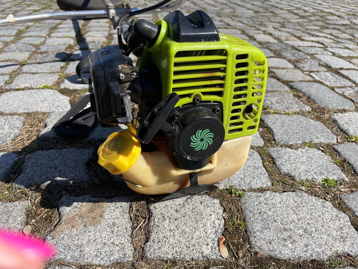 Křovinořez Fieldmann - 3