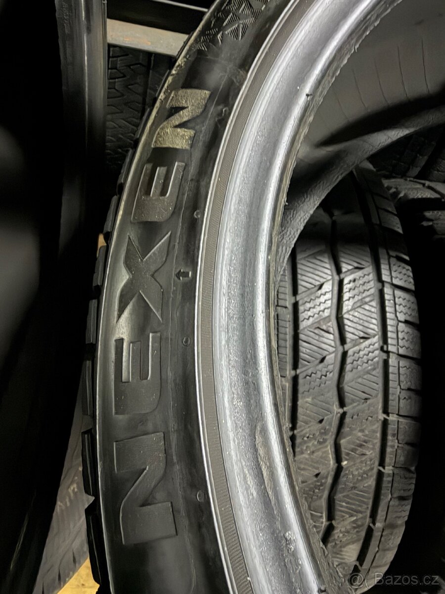 Zimní 205/40r17 nexe - 3