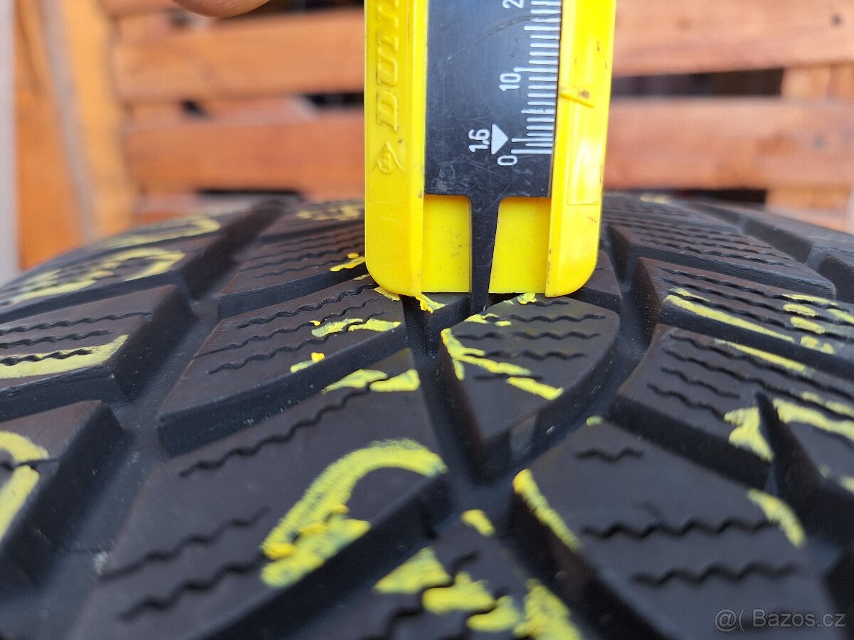 Prodám zimní pneu 225/50/17 Goodyear - 3