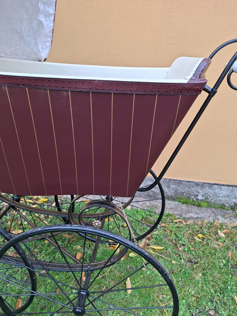 Starožitný kočárek pro miminko č. 1199 - 3