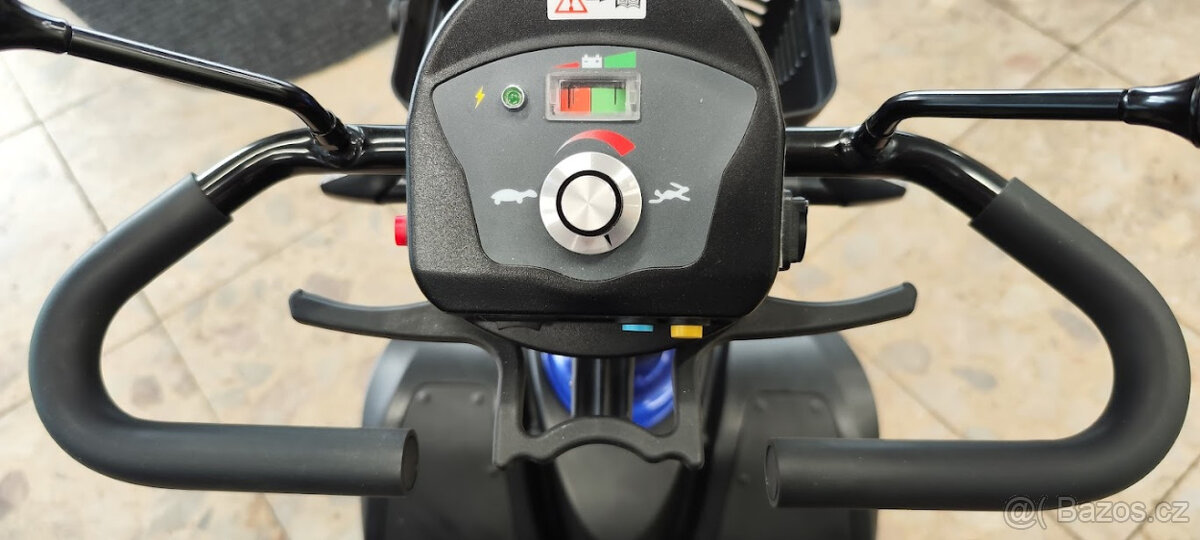 Elektrický skútr (vozík)  nejen pro seniory. Meyra 409