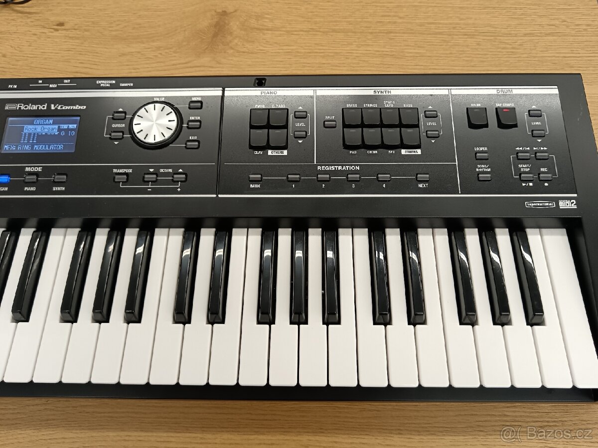ROLAND VR-09-B V COMBO syntezátor - 3