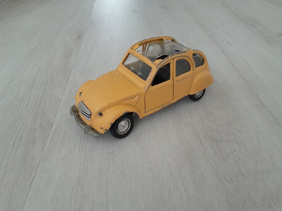 autíčka - modely Polistil Itálie 1/24 na díly - 3