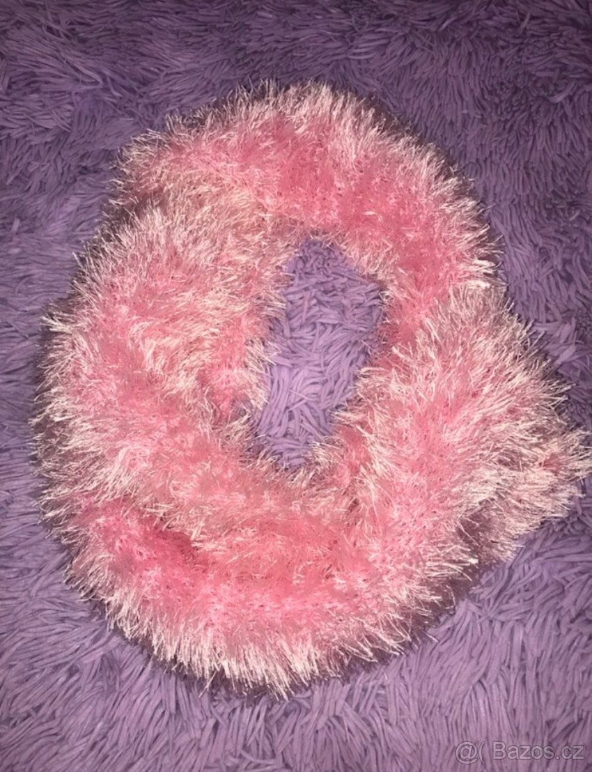 Prodám dámské doplňky(šály,čepice,kabelky,hodinky) - 3