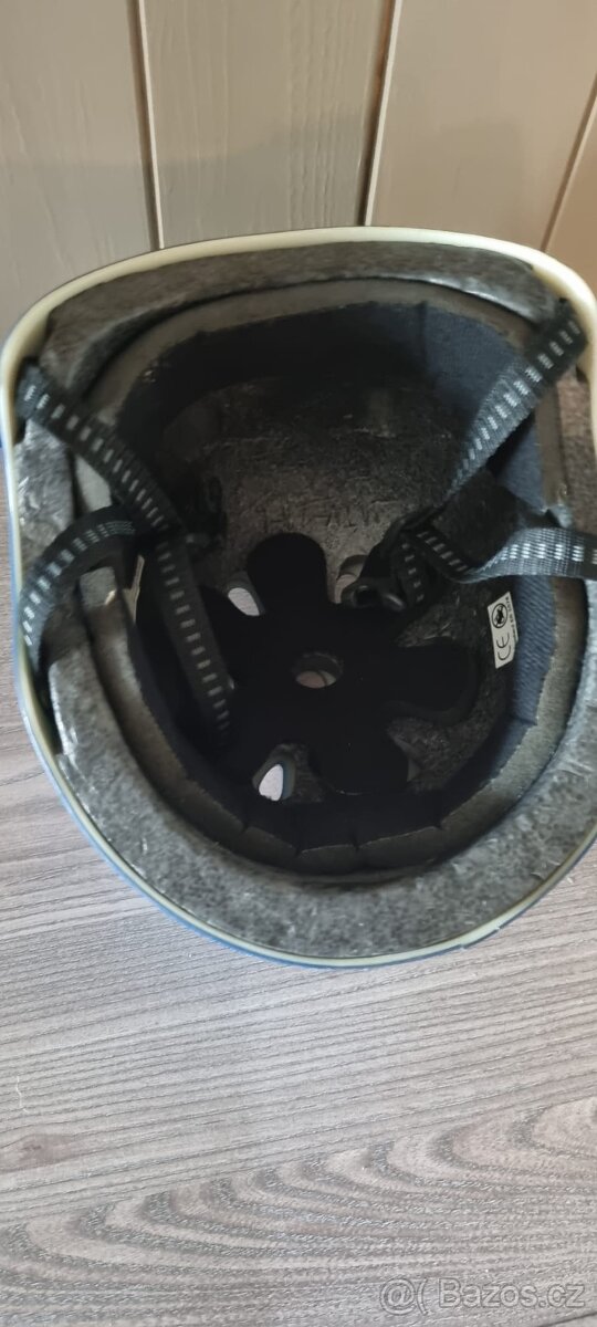Prilba helma na kolo brusle atd. - 3