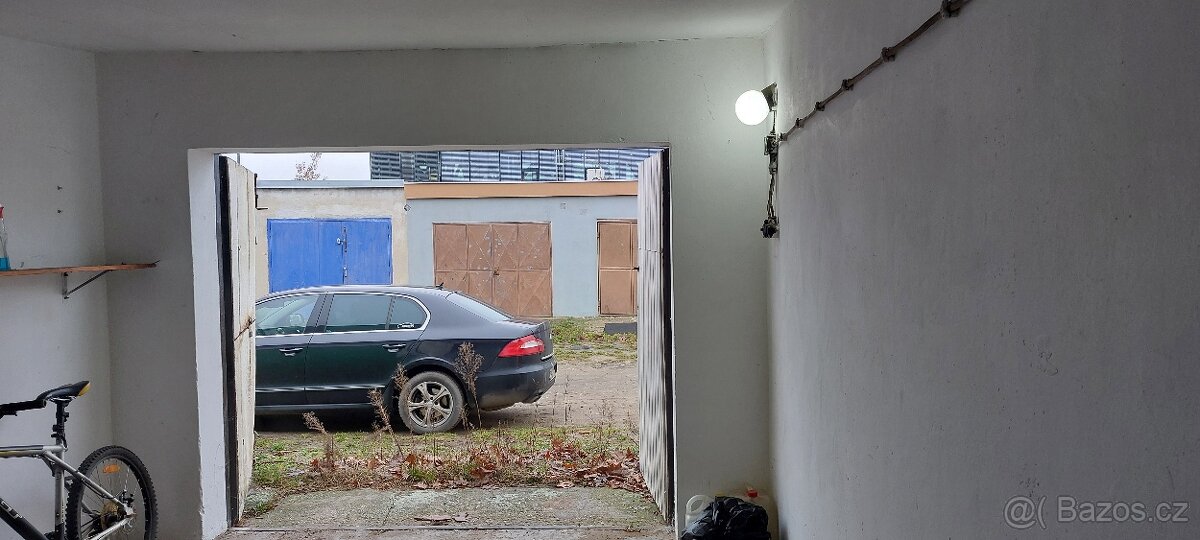 Garaz u haly Teza v Hodonině - 3