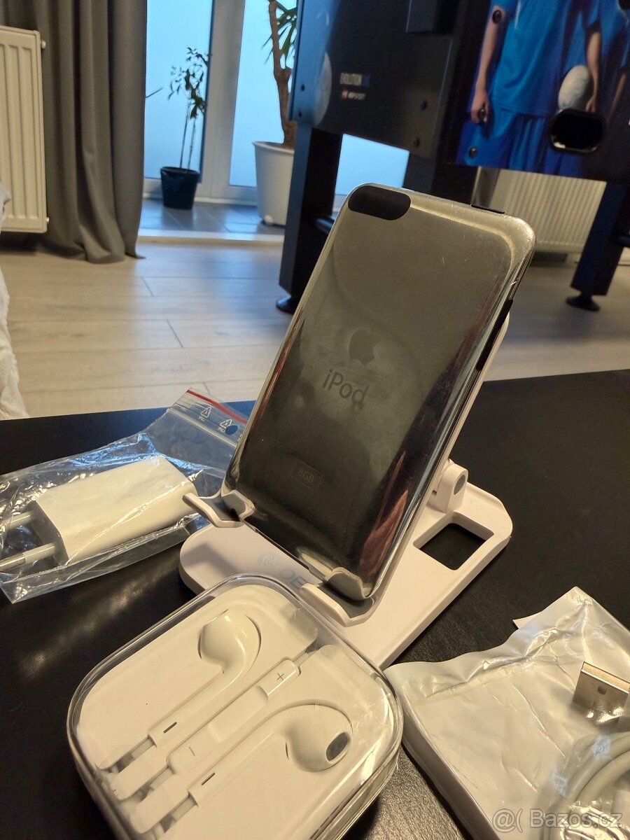 iPod touch 8GB 2 generace - 3