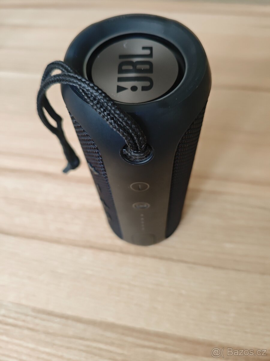 Podám reproduktor JBL - 3