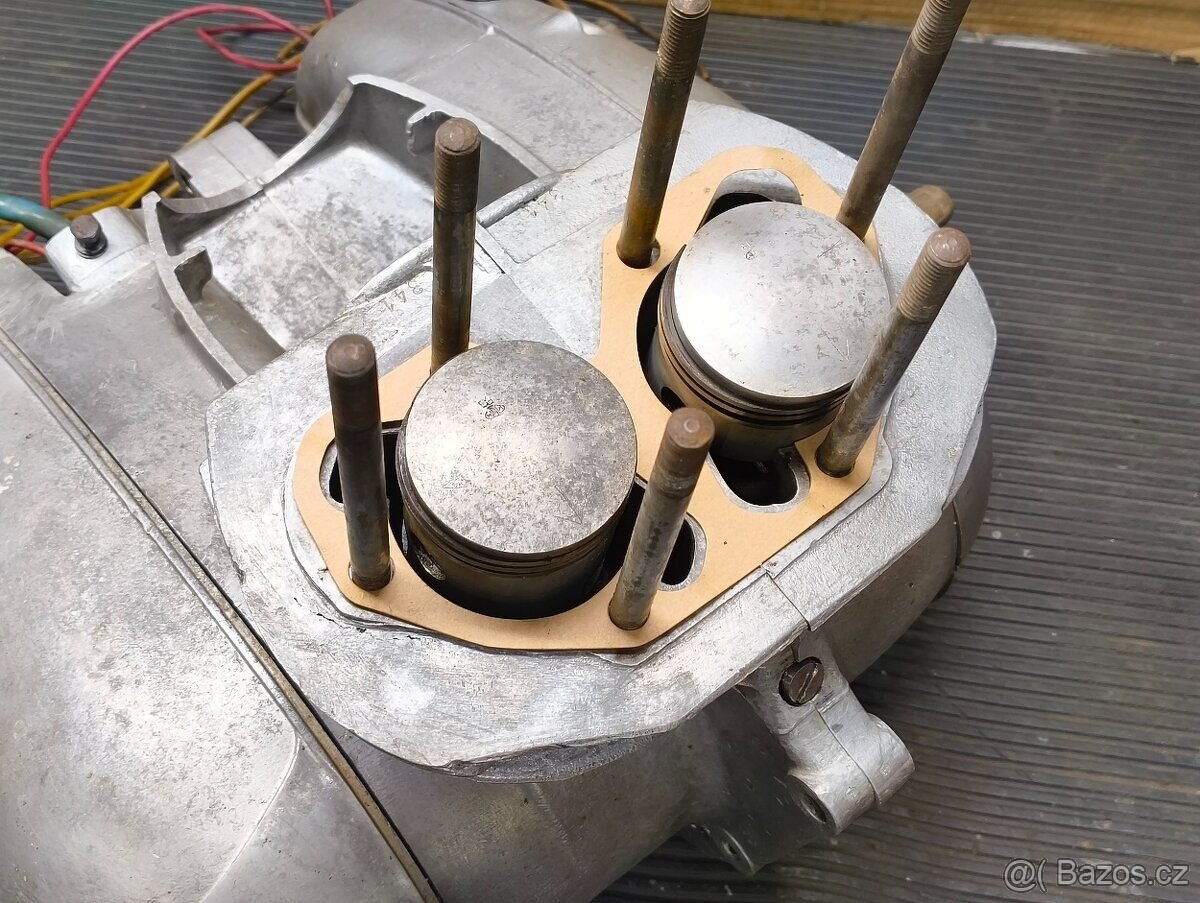 Motor Jawa 350 Pérák BEZ ČÍSLA kartery víko hlavy komunista - 3