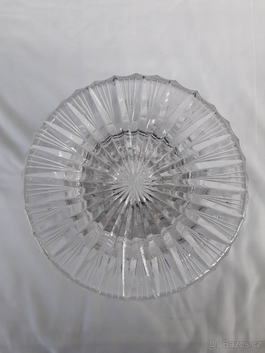 Prodám broušenou, křištálovou vázu viz foto. Výška 30 cm. - 3