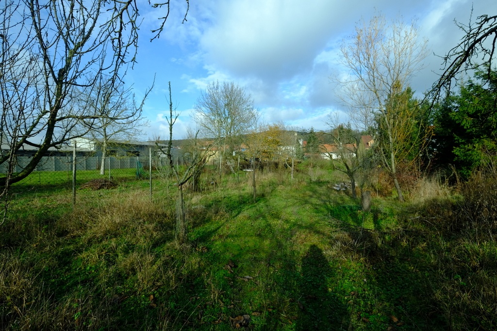 Krásný pozemek v Šumicích - 3