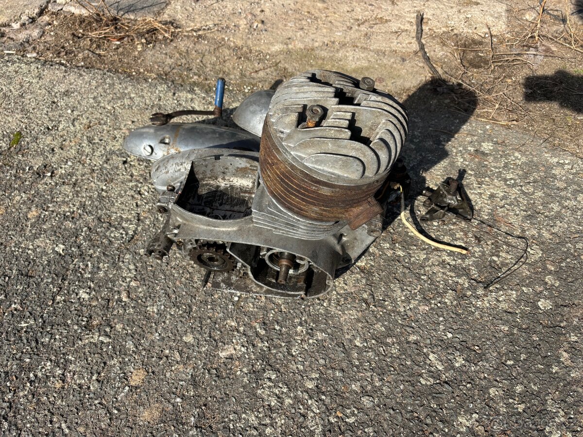 Motor JAWA 250 353 - 3