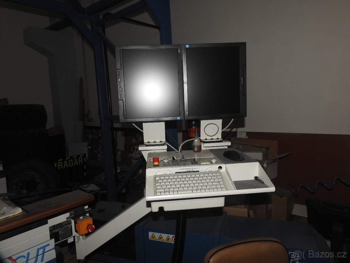 Prodám ploter Atom - stůl : 1500x3000 mm - 3