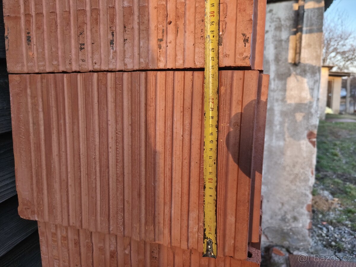 Prodám cihly Porotherm - 3