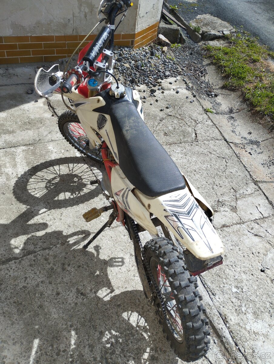 motokrosová motorka