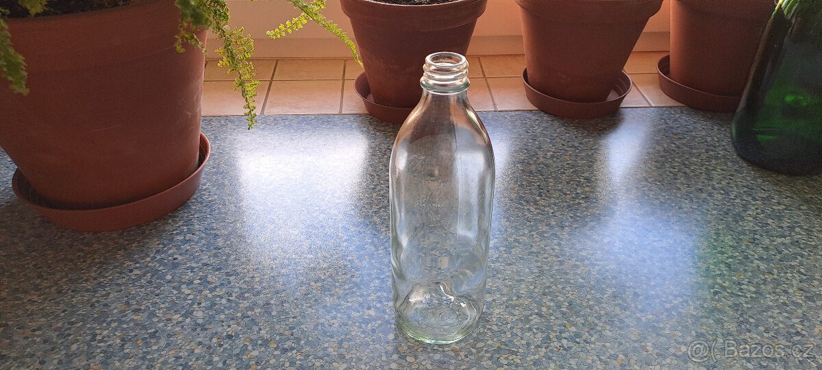 Staré láhve od limonády, mléka a sirupu - 3