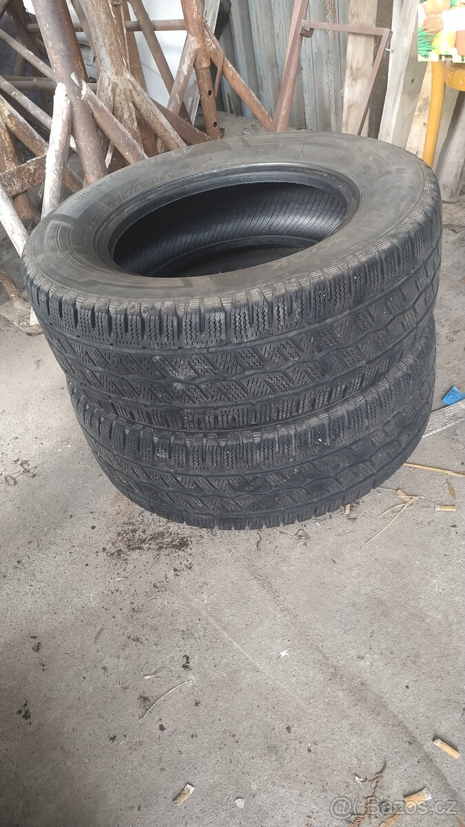 Zimní pneu 235/65/16c - 3