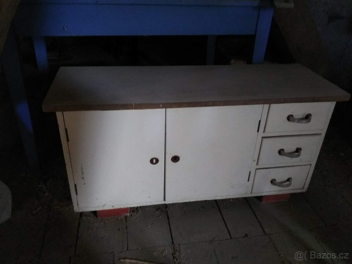 Skříň stará z půdy - 3