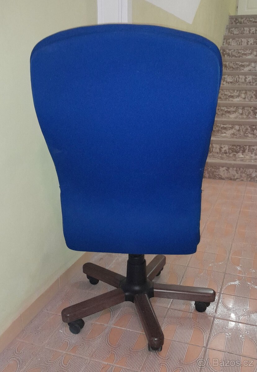 Kancelářská židle křeslo otočná kolečková Jihlava - 3