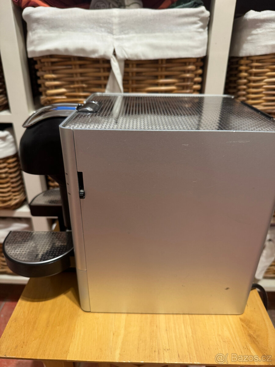 Kávovar Nespresso DeLonghi Lattissima EN720.M - 3