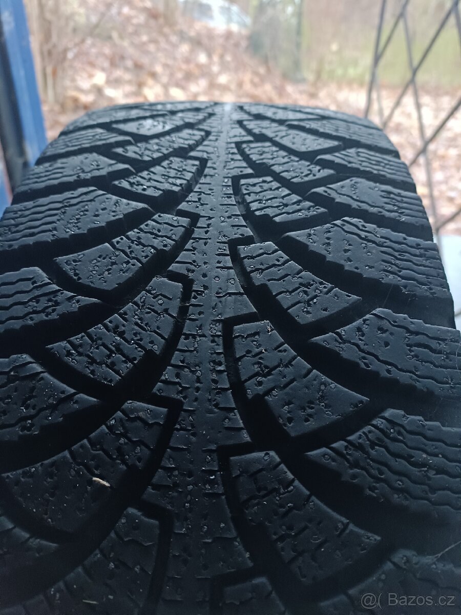 Prodám zimní pneu 205/60/16 - 3