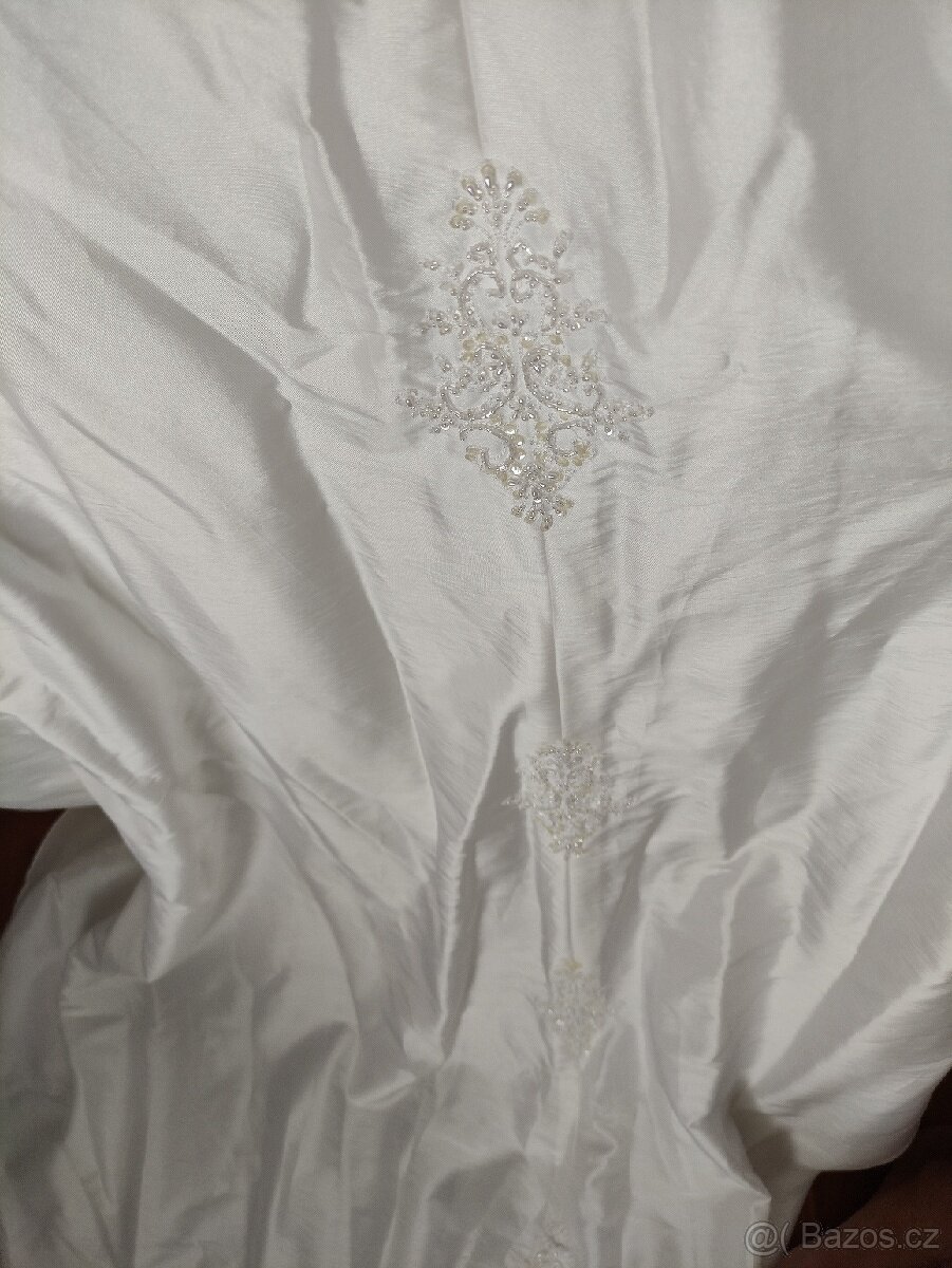 Svatební šaty pro vysokou postavu - 3
